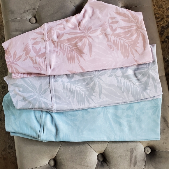 3 pair bundle of Desaree leggings - Picture 10 of 11